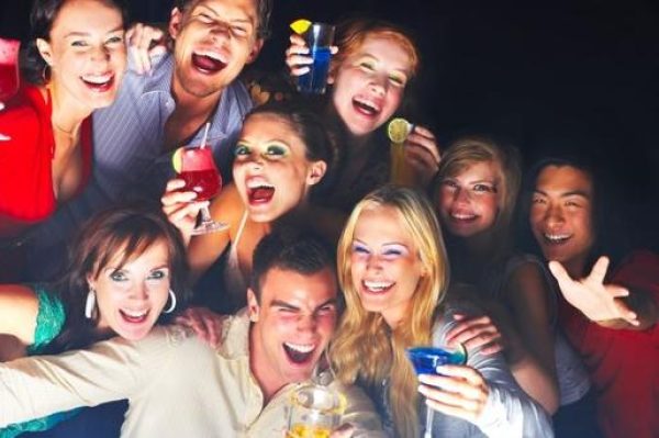 Plus la musique est forte, plus les boissons alcoolisées semblent sucrées, selon une étude britannique.
